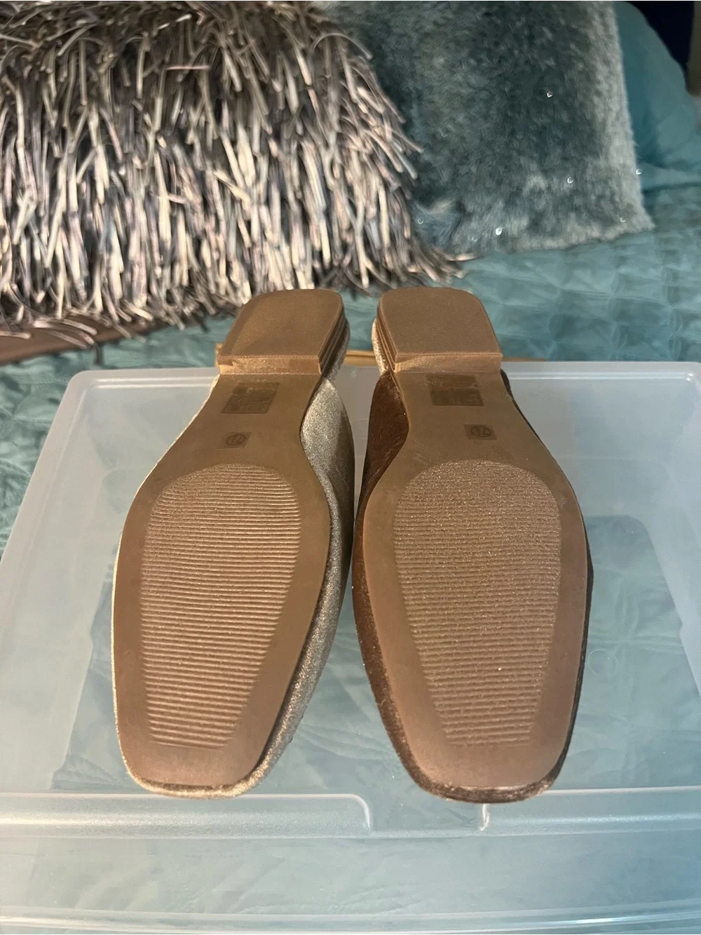 Sz 7.5 Journee Collection Sonnia Taupe Crystal-Embellished Velvet Mule Flats $85 - Picture 3 of 8